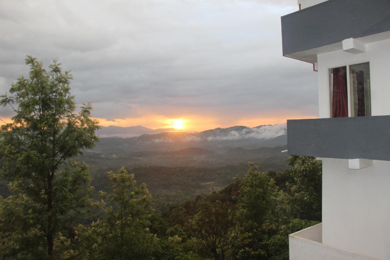 Kollanoor Guest House Madikeri Bagian luar foto