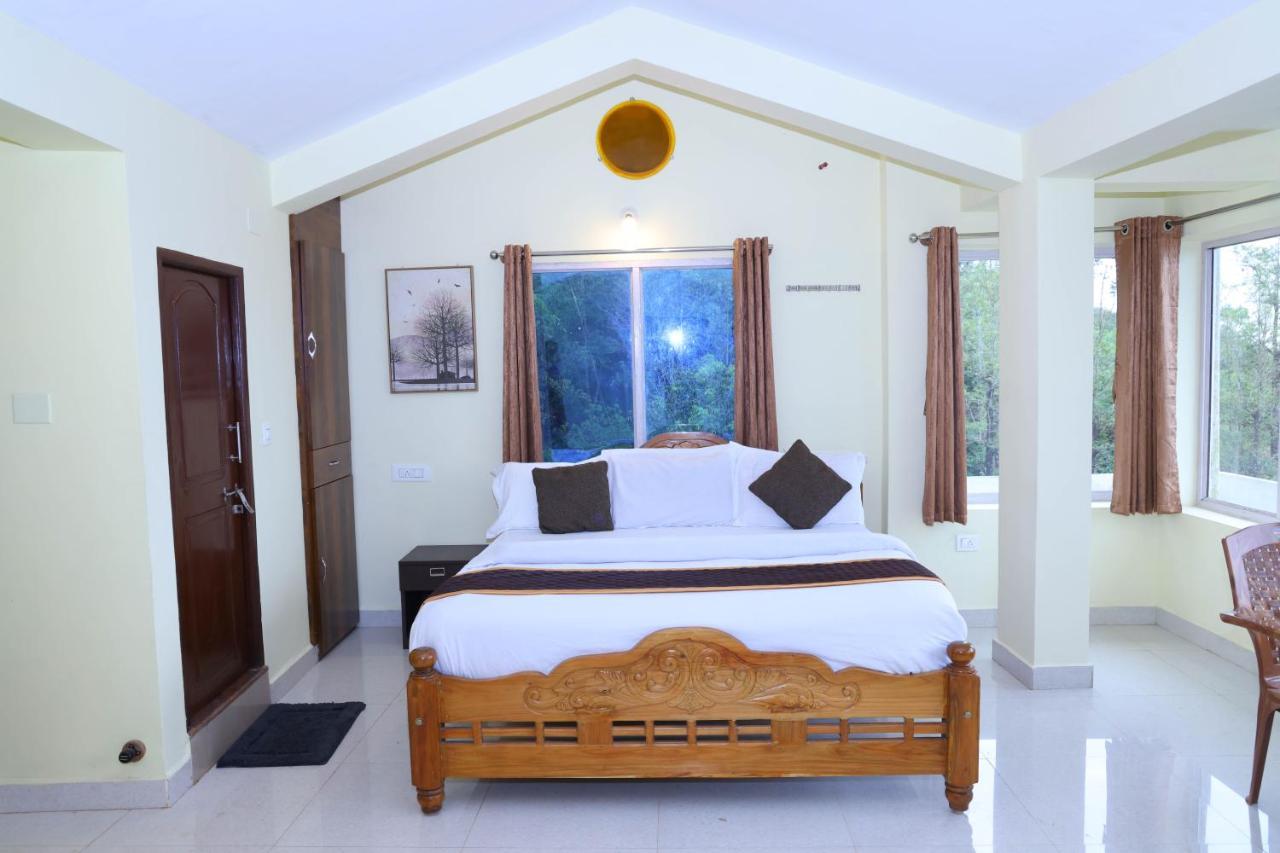 Kollanoor Guest House Madikeri Bagian luar foto