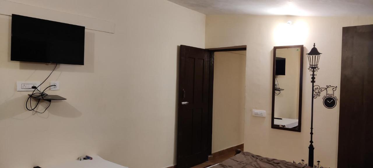 Kollanoor Guest House Madikeri Bagian luar foto