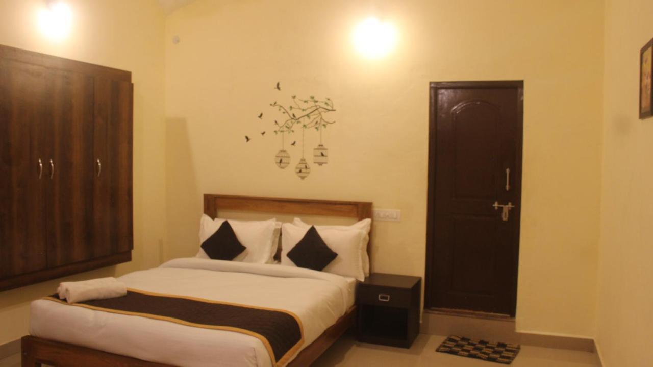 Kollanoor Guest House Madikeri Bagian luar foto