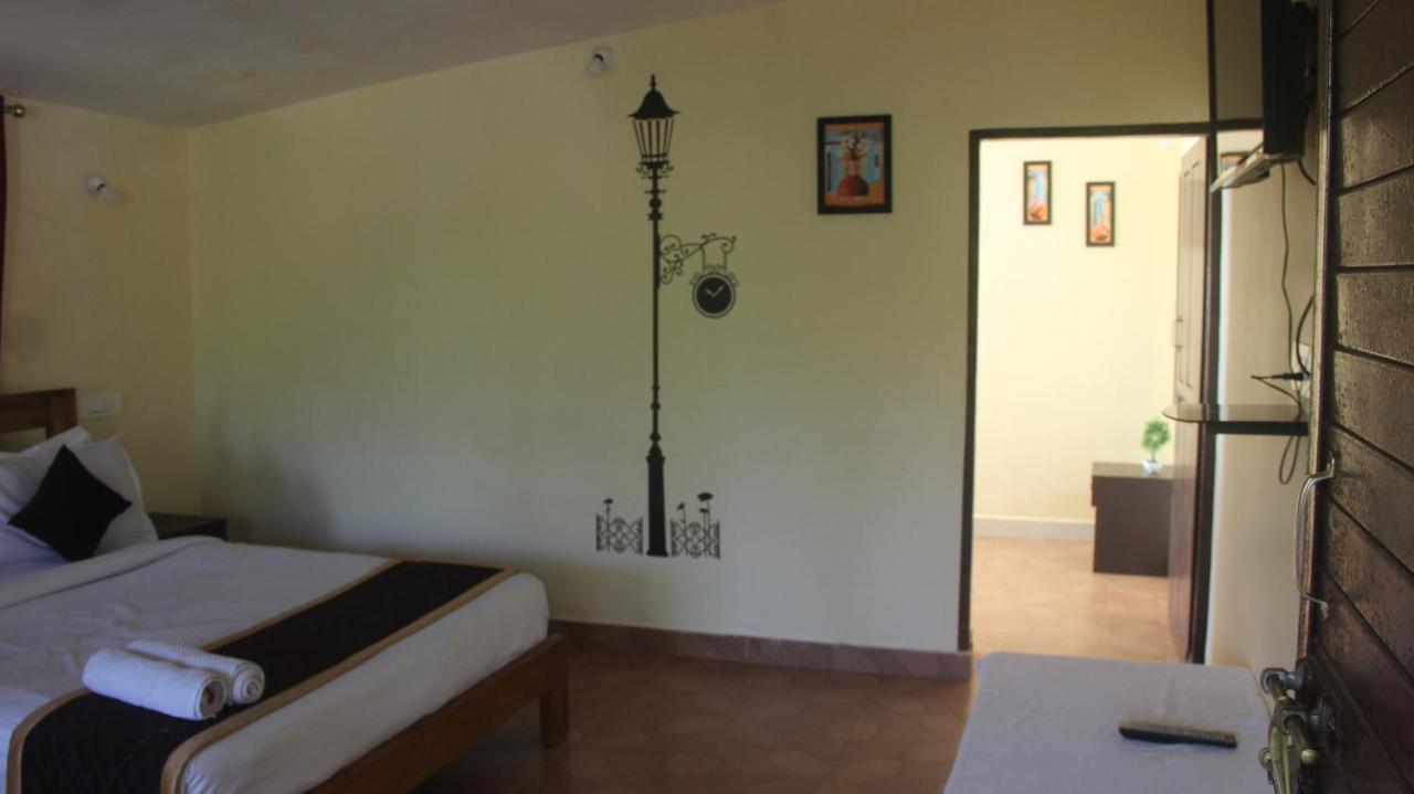 Kollanoor Guest House Madikeri Bagian luar foto