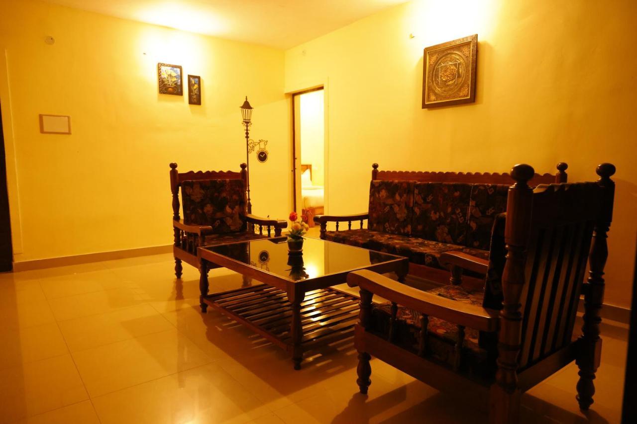 Kollanoor Guest House Madikeri Bagian luar foto