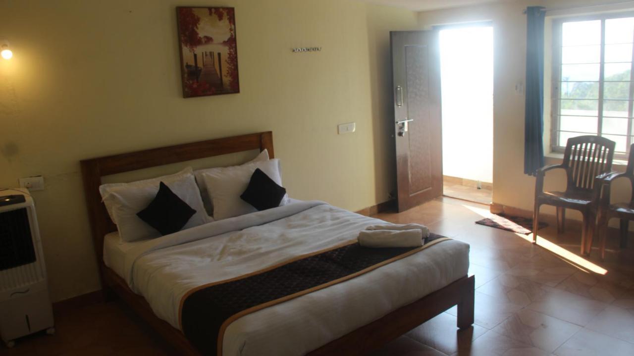 Kollanoor Guest House Madikeri Bagian luar foto