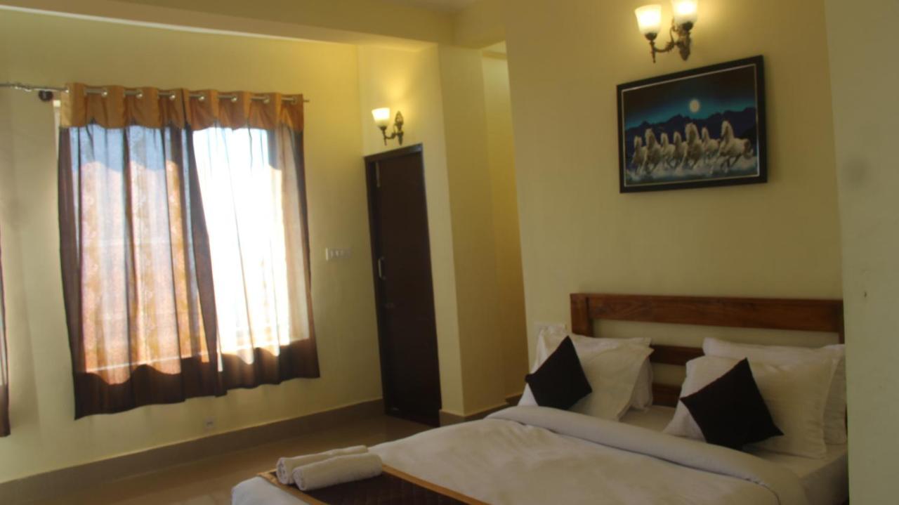 Kollanoor Guest House Madikeri Bagian luar foto