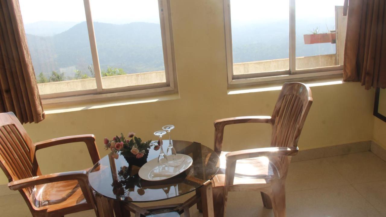 Kollanoor Guest House Madikeri Bagian luar foto