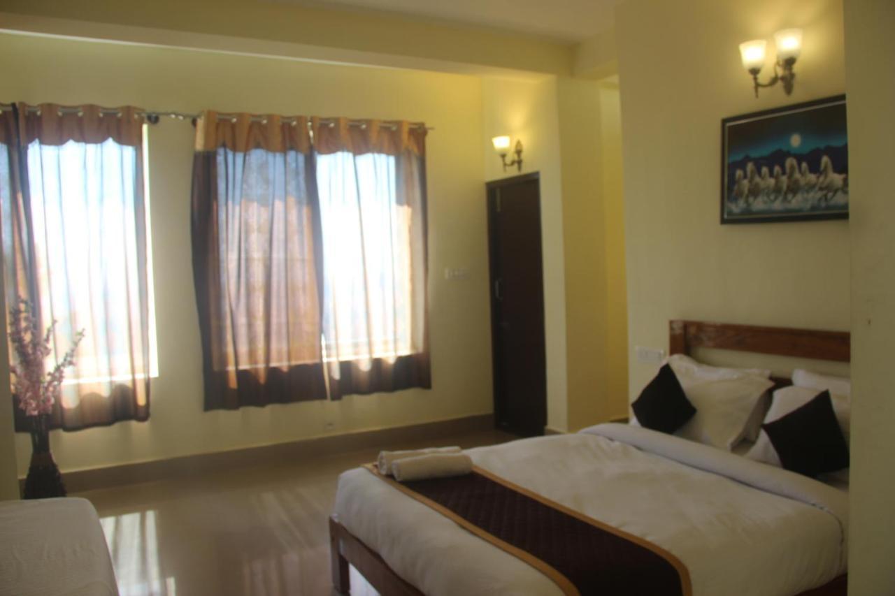 Kollanoor Guest House Madikeri Bagian luar foto