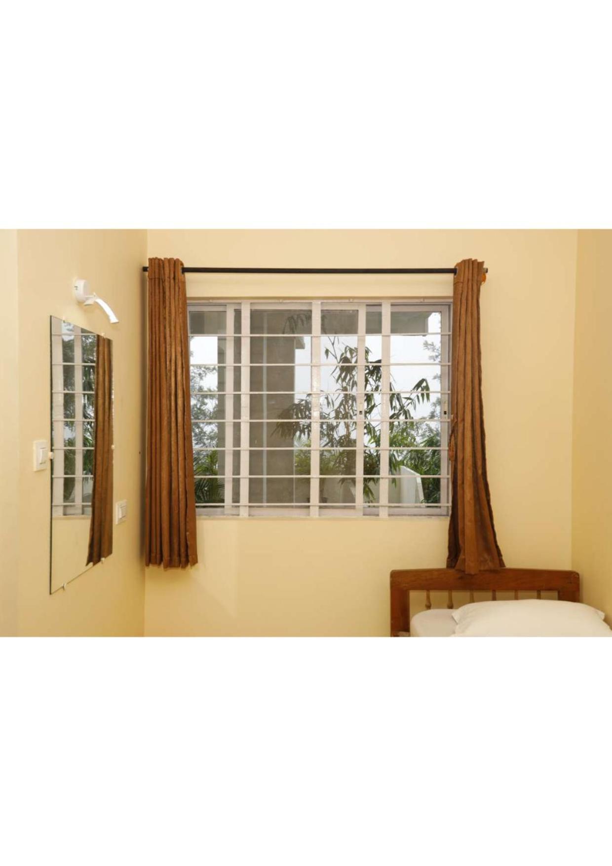 Kollanoor Guest House Madikeri Bagian luar foto