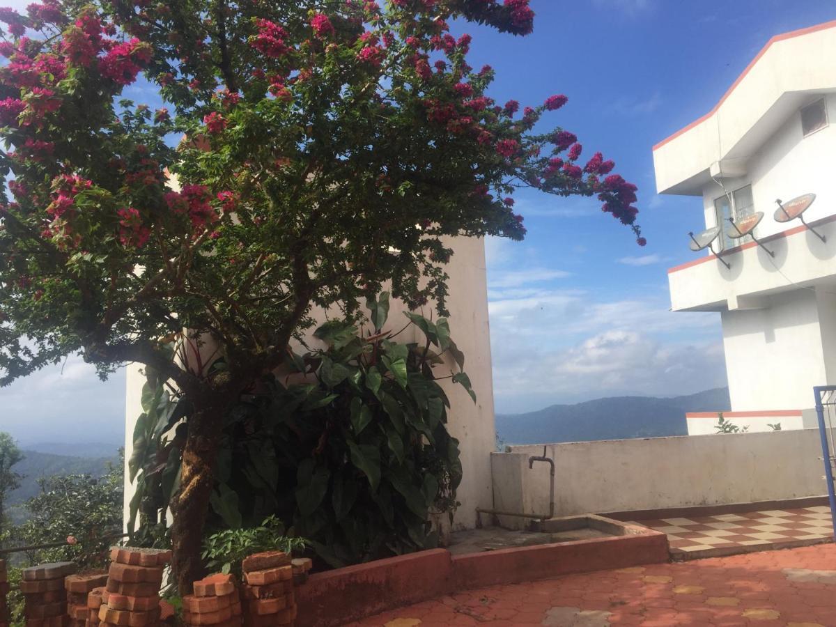 Kollanoor Guest House Madikeri Bagian luar foto